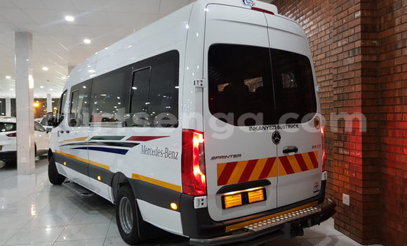 Buy Used Mercedes‒Benz 190–Series White Car in Ezulwini in Hhohho Buy Used Mercedes‒Benz 190–Series White Car in Ezulwini in Hhohho