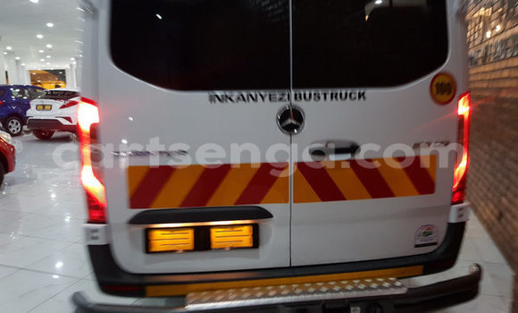 Buy Used Mercedes‒Benz 190–Series White Car in Ezulwini in Hhohho Buy Used Mercedes‒Benz 190–Series White Car in Ezulwini in Hhohho