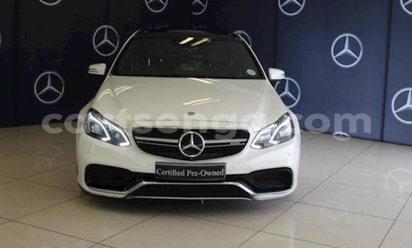 Nunua Ilio tumika Mercedes‒Benz E-klasse White Gari ndani ya Hlatikulu nchini Wilaya ya Shiselweni Nunua Ilio tumika Mercedes‒Benz E-klasse White Gari ndani ya Hlatikulu nchini Wilaya ya Shiselweni