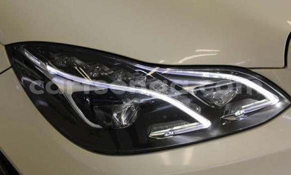 Nunua Ilio tumika Mercedes‒Benz E-klasse White Gari ndani ya Hlatikulu nchini Wilaya ya Shiselweni Nunua Ilio tumika Mercedes‒Benz E-klasse White Gari ndani ya Hlatikulu nchini Wilaya ya Shiselweni