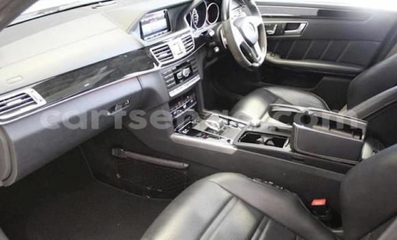 Nunua Ilio tumika Mercedes‒Benz E-klasse White Gari ndani ya Hlatikulu nchini Wilaya ya Shiselweni Nunua Ilio tumika Mercedes‒Benz E-klasse White Gari ndani ya Hlatikulu nchini Wilaya ya Shiselweni