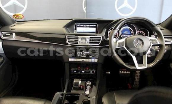 Nunua Ilio tumika Mercedes‒Benz E-klasse White Gari ndani ya Hlatikulu nchini Wilaya ya Shiselweni Nunua Ilio tumika Mercedes‒Benz E-klasse White Gari ndani ya Hlatikulu nchini Wilaya ya Shiselweni