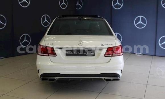 Nunua Ilio tumika Mercedes‒Benz E-klasse White Gari ndani ya Hlatikulu nchini Wilaya ya Shiselweni Nunua Ilio tumika Mercedes‒Benz E-klasse White Gari ndani ya Hlatikulu nchini Wilaya ya Shiselweni