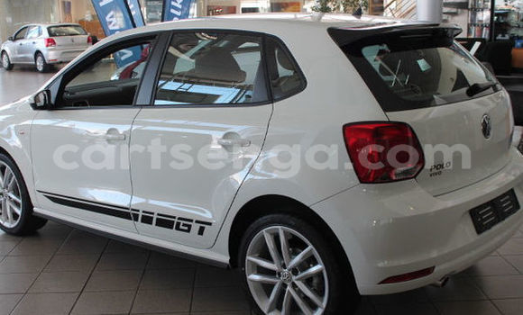 Nunua Ilio tumika Volkswagen Polo White Gari ndani ya Ezulwini nchini Hhohho Nunua Ilio tumika Volkswagen Polo White Gari ndani ya Ezulwini nchini Hhohho