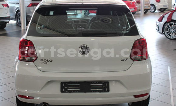 Nunua Ilio tumika Volkswagen Polo White Gari ndani ya Ezulwini nchini Hhohho Nunua Ilio tumika Volkswagen Polo White Gari ndani ya Ezulwini nchini Hhohho