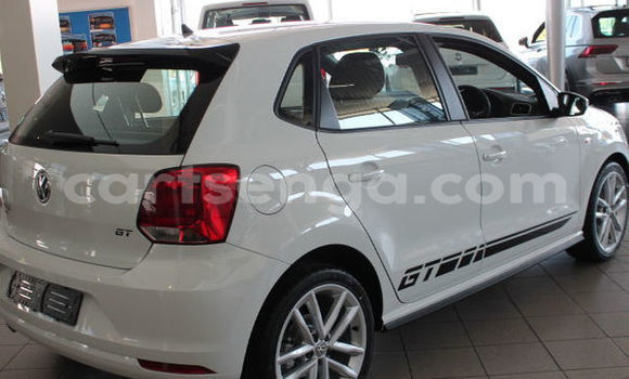 Nunua Ilio tumika Volkswagen Polo White Gari ndani ya Ezulwini nchini Hhohho Nunua Ilio tumika Volkswagen Polo White Gari ndani ya Ezulwini nchini Hhohho
