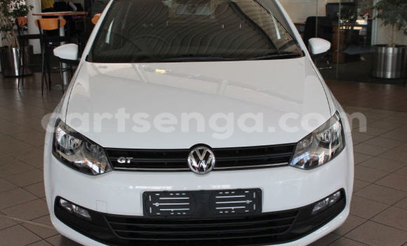 Nunua Ilio tumika Volkswagen Polo White Gari ndani ya Ezulwini nchini Hhohho Nunua Ilio tumika Volkswagen Polo White Gari ndani ya Ezulwini nchini Hhohho