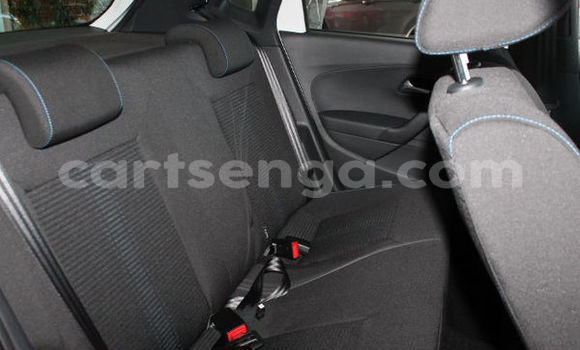 Nunua Ilio tumika Volkswagen Polo White Gari ndani ya Ezulwini nchini Hhohho Nunua Ilio tumika Volkswagen Polo White Gari ndani ya Ezulwini nchini Hhohho