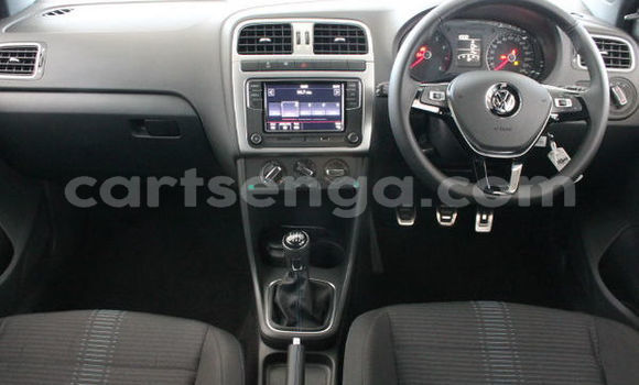 Nunua Ilio tumika Volkswagen Polo White Gari ndani ya Ezulwini nchini Hhohho Nunua Ilio tumika Volkswagen Polo White Gari ndani ya Ezulwini nchini Hhohho