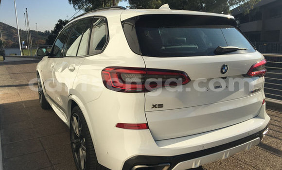 Nunua Ilio tumika BMW X5 White Gari ndani ya Ezulwini nchini Hhohho Nunua Ilio tumika BMW X5 White Gari ndani ya Ezulwini nchini Hhohho