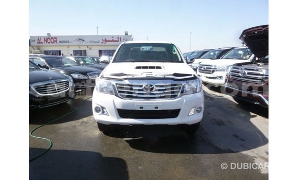 Nunua Imported Toyota Hilux White Gari ndani ya Import - Dubai nchini Hhohho Nunua Imported Toyota Hilux White Gari ndani ya Import - Dubai nchini Hhohho