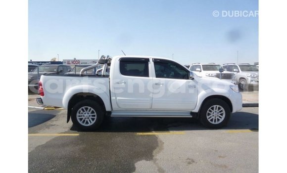 Nunua Imported Toyota Hilux White Gari ndani ya Import - Dubai nchini Hhohho Nunua Imported Toyota Hilux White Gari ndani ya Import - Dubai nchini Hhohho