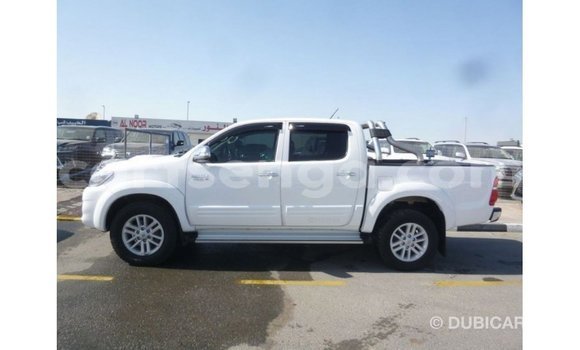 Nunua Imported Toyota Hilux White Gari ndani ya Import - Dubai nchini Hhohho Nunua Imported Toyota Hilux White Gari ndani ya Import - Dubai nchini Hhohho