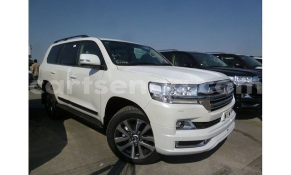 Acheter Import Voiture Toyota Land Cruiser Blanc à Import - Dubai, Hhohho Acheter Import Voiture Toyota Land Cruiser Blanc à Import - Dubai, Hhohho