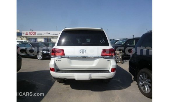 Acheter Import Voiture Toyota Land Cruiser Blanc à Import - Dubai, Hhohho Acheter Import Voiture Toyota Land Cruiser Blanc à Import - Dubai, Hhohho