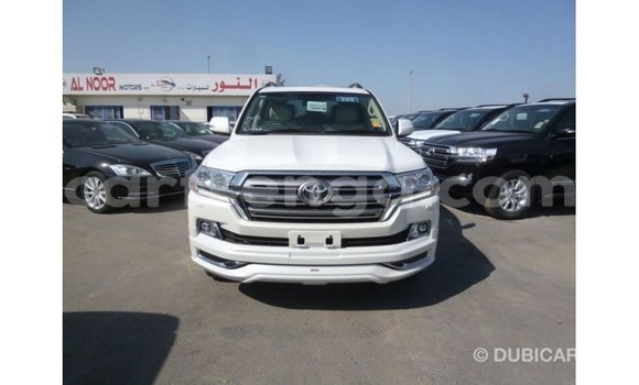 Acheter Import Voiture Toyota Land Cruiser Blanc à Import - Dubai, Hhohho Acheter Import Voiture Toyota Land Cruiser Blanc à Import - Dubai, Hhohho