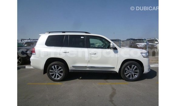 Acheter Import Voiture Toyota Land Cruiser Blanc à Import - Dubai, Hhohho Acheter Import Voiture Toyota Land Cruiser Blanc à Import - Dubai, Hhohho