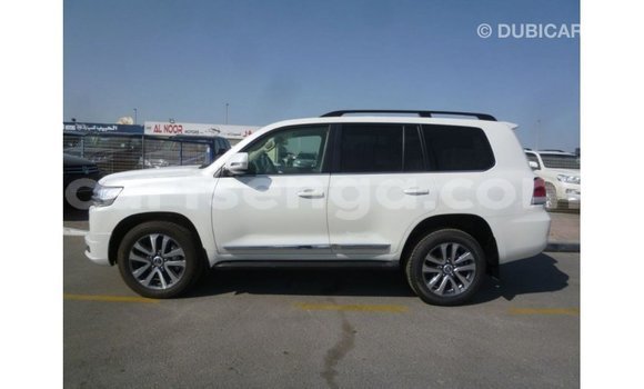 Acheter Import Voiture Toyota Land Cruiser Blanc à Import - Dubai, Hhohho Acheter Import Voiture Toyota Land Cruiser Blanc à Import - Dubai, Hhohho