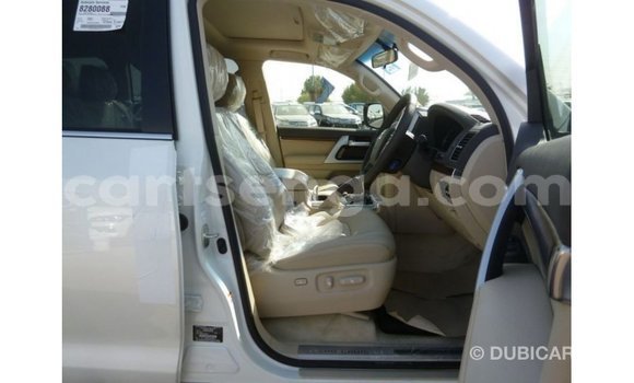 Acheter Import Voiture Toyota Land Cruiser Blanc à Import - Dubai, Hhohho Acheter Import Voiture Toyota Land Cruiser Blanc à Import - Dubai, Hhohho