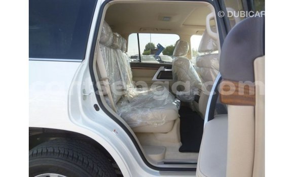 Acheter Import Voiture Toyota Land Cruiser Blanc à Import - Dubai, Hhohho Acheter Import Voiture Toyota Land Cruiser Blanc à Import - Dubai, Hhohho
