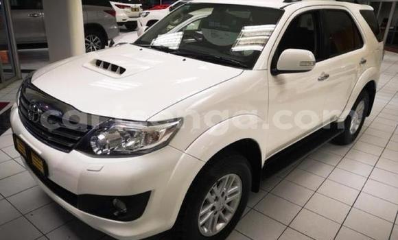 Acheter Occasion Voiture Toyota Fortuner Blanc à Ezulwini, Hhohho Acheter Occasion Voiture Toyota Fortuner Blanc à Ezulwini, Hhohho