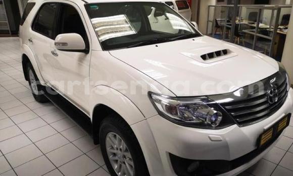 Acheter Occasion Voiture Toyota Fortuner Blanc à Ezulwini, Hhohho Acheter Occasion Voiture Toyota Fortuner Blanc à Ezulwini, Hhohho