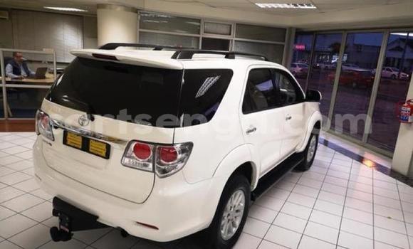 Acheter Occasion Voiture Toyota Fortuner Blanc à Ezulwini, Hhohho Acheter Occasion Voiture Toyota Fortuner Blanc à Ezulwini, Hhohho