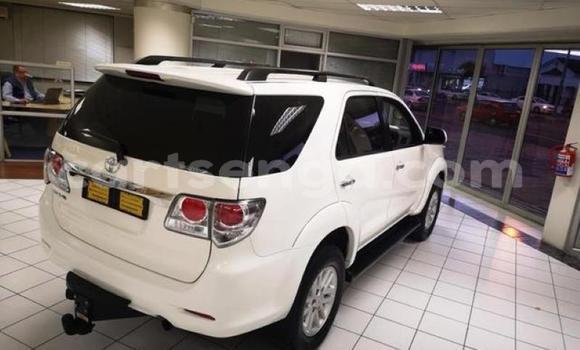 Acheter Occasion Voiture Toyota Fortuner Blanc à Ezulwini, Hhohho Acheter Occasion Voiture Toyota Fortuner Blanc à Ezulwini, Hhohho