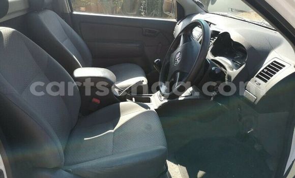 Nunua Ilio tumika Toyota Hilux White Gari ndani ya Hlatikulu nchini Wilaya ya Shiselweni Nunua Ilio tumika Toyota Hilux White Gari ndani ya Hlatikulu nchini Wilaya ya Shiselweni