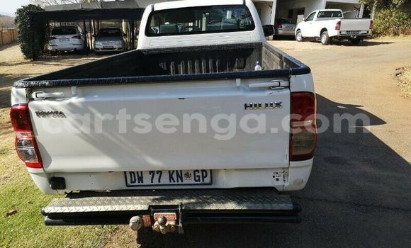 Nunua Ilio tumika Toyota Hilux White Gari ndani ya Hlatikulu nchini Wilaya ya Shiselweni Nunua Ilio tumika Toyota Hilux White Gari ndani ya Hlatikulu nchini Wilaya ya Shiselweni