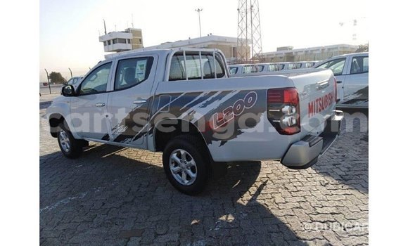 Nunua Imported Mitsubishi L200 White Gari ndani ya Import - Dubai nchini Hhohho Nunua Imported Mitsubishi L200 White Gari ndani ya Import - Dubai nchini Hhohho