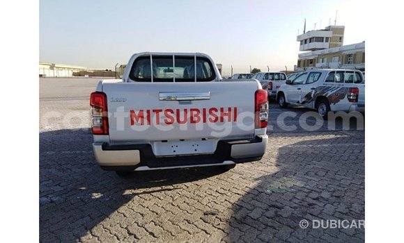 Nunua Imported Mitsubishi L200 White Gari ndani ya Import - Dubai nchini Hhohho Nunua Imported Mitsubishi L200 White Gari ndani ya Import - Dubai nchini Hhohho