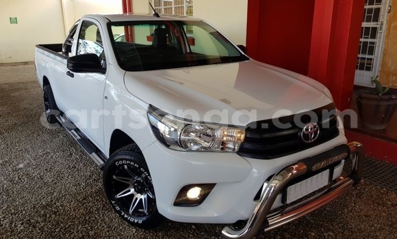 Buy Used Toyota Hilux White Car in Ezulwini in Hhohho Buy Used Toyota Hilux White Car in Ezulwini in Hhohho