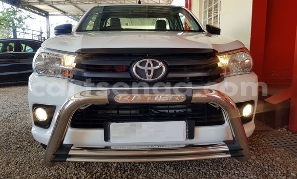 Buy Used Toyota Hilux White Car in Ezulwini in Hhohho Buy Used Toyota Hilux White Car in Ezulwini in Hhohho