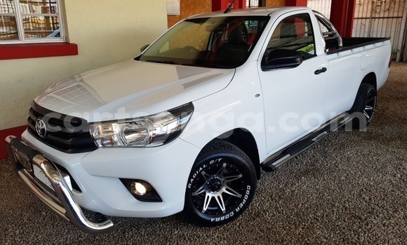 Buy Used Toyota Hilux White Car in Ezulwini in Hhohho Buy Used Toyota Hilux White Car in Ezulwini in Hhohho