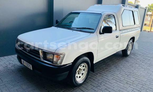 Buy Used Toyota Hilux White Car in Ezulwini in Hhohho Buy Used Toyota Hilux White Car in Ezulwini in Hhohho