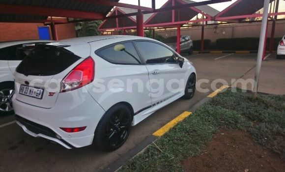 Nunua Ilio tumika Ford Fiesta White Gari ndani ya Ezulwini nchini Hhohho Nunua Ilio tumika Ford Fiesta White Gari ndani ya Ezulwini nchini Hhohho