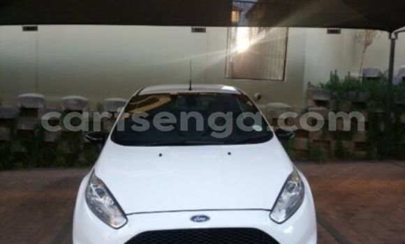 Nunua Ilio tumika Ford Fiesta White Gari ndani ya Ezulwini nchini Hhohho Nunua Ilio tumika Ford Fiesta White Gari ndani ya Ezulwini nchini Hhohho