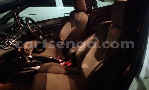 Nunua Ilio tumika Ford Fiesta White Gari ndani ya Ezulwini nchini Hhohho Nunua Ilio tumika Ford Fiesta White Gari ndani ya Ezulwini nchini Hhohho