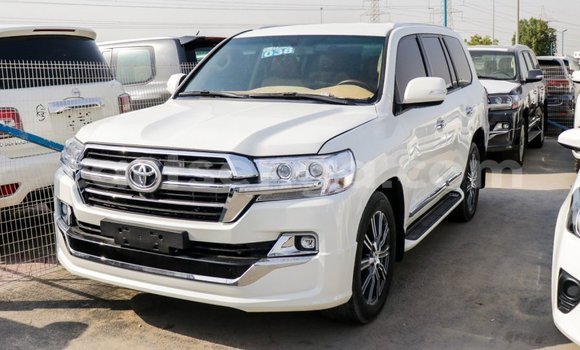 Nunua Imported Toyota Land Cruiser White Gari ndani ya Import - Dubai nchini Hhohho Nunua Imported Toyota Land Cruiser White Gari ndani ya Import - Dubai nchini Hhohho