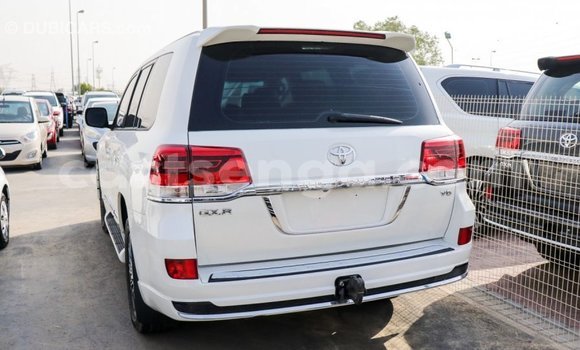 Nunua Imported Toyota Land Cruiser White Gari ndani ya Import - Dubai nchini Hhohho Nunua Imported Toyota Land Cruiser White Gari ndani ya Import - Dubai nchini Hhohho