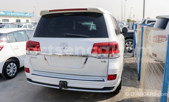 Nunua Imported Toyota Land Cruiser White Gari ndani ya Import - Dubai nchini Hhohho Nunua Imported Toyota Land Cruiser White Gari ndani ya Import - Dubai nchini Hhohho