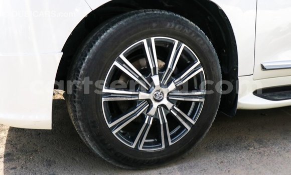 Nunua Imported Toyota Land Cruiser White Gari ndani ya Import - Dubai nchini Hhohho Nunua Imported Toyota Land Cruiser White Gari ndani ya Import - Dubai nchini Hhohho