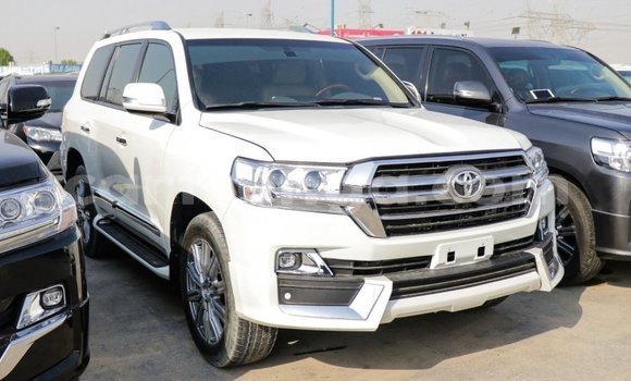 Buy Import Toyota Land Cruiser White Car in Import - Dubai in Hhohho Buy Import Toyota Land Cruiser White Car in Import - Dubai in Hhohho