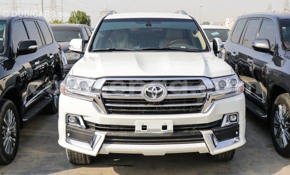 Buy Import Toyota Land Cruiser White Car in Import - Dubai in Hhohho Buy Import Toyota Land Cruiser White Car in Import - Dubai in Hhohho