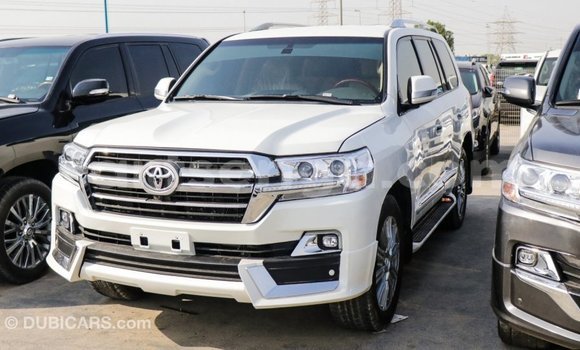 Buy Import Toyota Land Cruiser White Car in Import - Dubai in Hhohho Buy Import Toyota Land Cruiser White Car in Import - Dubai in Hhohho