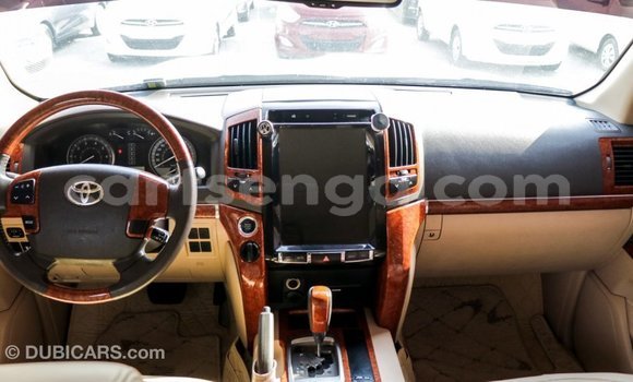 Buy Import Toyota Land Cruiser White Car in Import - Dubai in Hhohho Buy Import Toyota Land Cruiser White Car in Import - Dubai in Hhohho