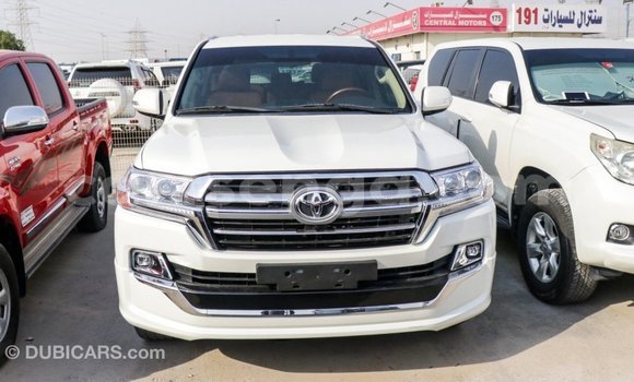 Buy Import Toyota Land Cruiser White Car in Import - Dubai in Hhohho Buy Import Toyota Land Cruiser White Car in Import - Dubai in Hhohho