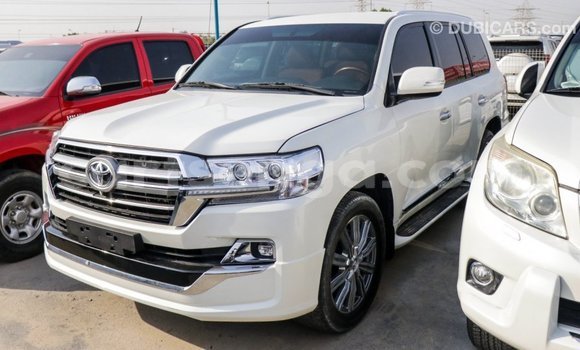 Buy Import Toyota Land Cruiser White Car in Import - Dubai in Hhohho Buy Import Toyota Land Cruiser White Car in Import - Dubai in Hhohho