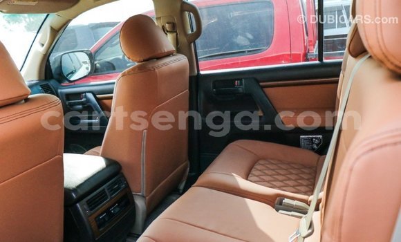 Buy Import Toyota Land Cruiser White Car in Import - Dubai in Hhohho Buy Import Toyota Land Cruiser White Car in Import - Dubai in Hhohho